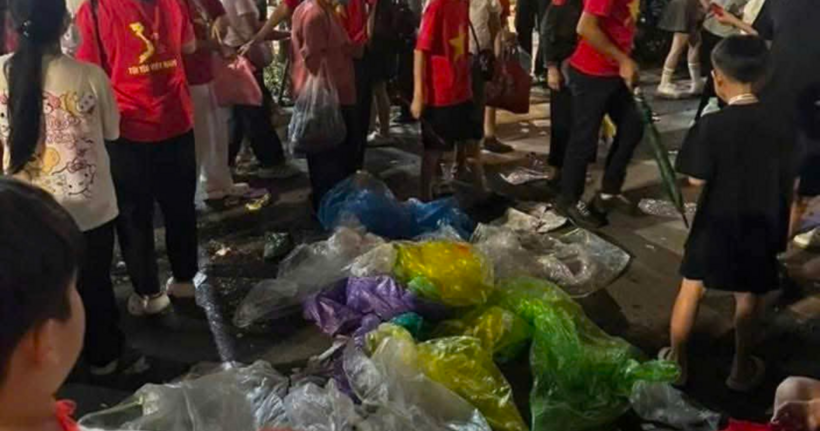 Những hình ảnh không đẹp được chụp lại sau buồi hợp luyện.