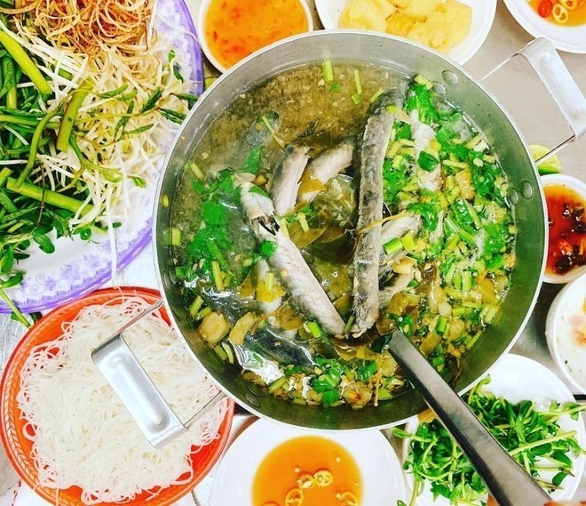 Món lẩu cá kèo thơm ngon, hấp dẫn.