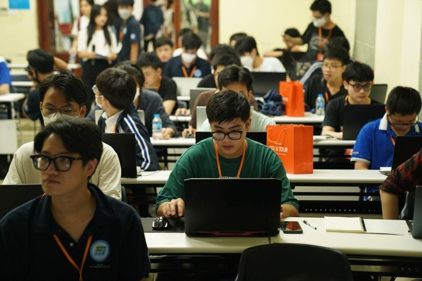 Năm 2025, Trường Đại học Công nghệ (Đại học Quốc gia Hà Nội) tuyển 4.020 chỉ tiêu cho 20 ngành và chương trình đào tạo. Ảnh: Báo Dân trí.