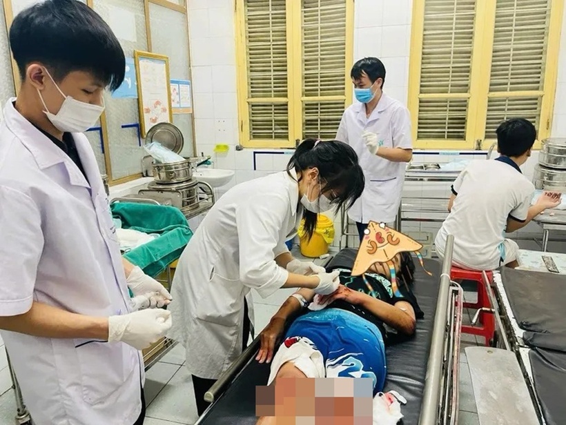 Các bệnh nhân còn lại trong tình trạng đa chấn thương ở đầu, bụng, ngực, tay, chân và phần mềm nhiều nơi trên cơ thể, suy hô hấp. Ảnh: PLO.