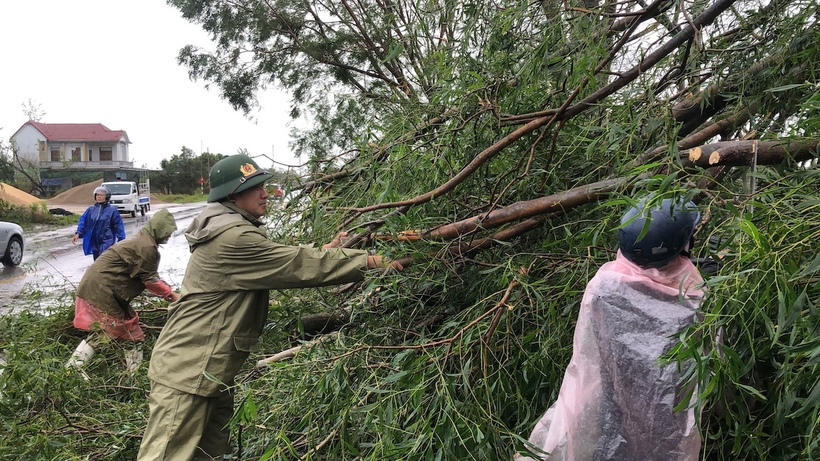 Tỉnh Hà Tĩnh khắc phục hậu quả do bão số 5 để lại