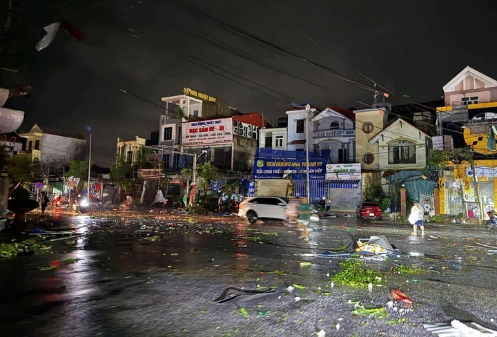 Lốc xoáy kinh hoàng ở Ninh Bình: 1 người chết, hàng trăm nhà dân bị hư hại - 3