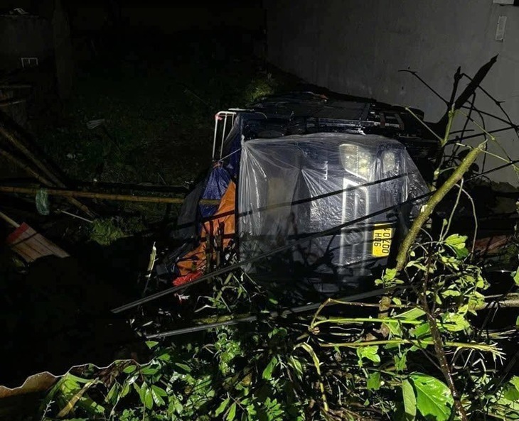 Lốc xoáy kinh hoàng ở Ninh Bình: 1 người chết, hàng trăm nhà dân bị hư hại - 1