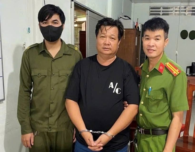 Đối tượng Lê Châu Văn vừa bị bắt giữ sau 6 năm lẩn trốn. (Ảnh: Công an)