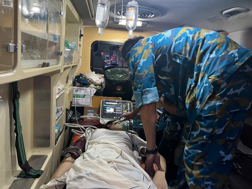 Ngay trong thời điểm kiểm tra, Đoàn cũng ghi nhận một trường hợp người dân bị choáng ngất do hạ đường huyết đã được Tổ Y tế tại Khu vực Liễu Giai- Đào Tấn cấp cứu, truyền dịch và thở oxy kịp thời, góp phần đảm bảo an toàn cho người dân tham gia cổ vũ Đoàn diễu binh, diễu hành lễ sơ duyệt.