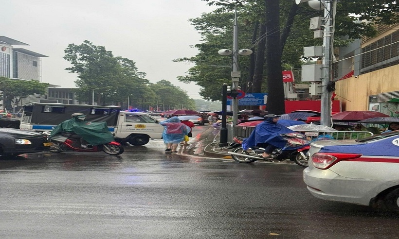 Lực lượng chức năng đã có mặt từ rất sớm để đảm bảo an ninh trật tự.