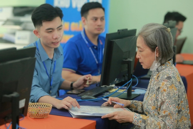 Bà Nguyễn Thị Tú Hoàng trở thành tân sinh viên Trường Đại học Văn Hiến ở tuổi 61. Ảnh: ĐHVH.