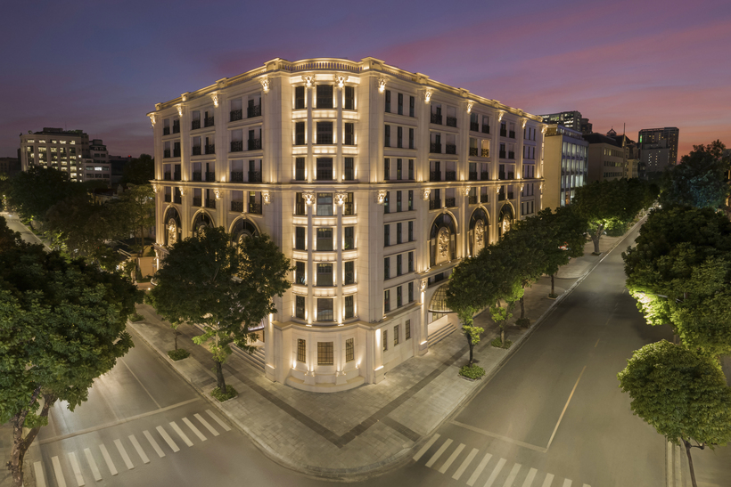 Các khu căn hộ hàng hiệu của Marriott tại Việt Nam đang hiện diện tại The Grand Hanoi và Grand Marina, Saigon. Từ 2002 đến nay, Marriott International đã duy trì vị thế dẫn đầu trong phân khúc bất động sản hàng hiệu, chiếm ⅓ thị phần toàn cầu.