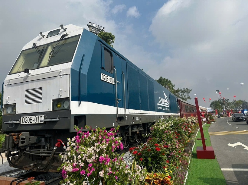 Phân khu ngoài trời với chủ đề “Đường sắt Việt Nam – 80 năm hành trình đổi mới”