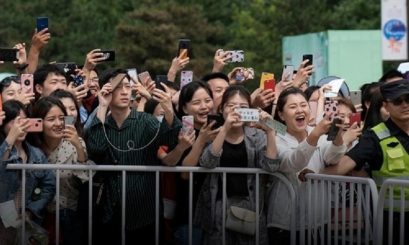 Con gái 38 tuổi đòi gần 12 triệu đồng mỗi tháng để "đu idol". Ảnh minh họa.