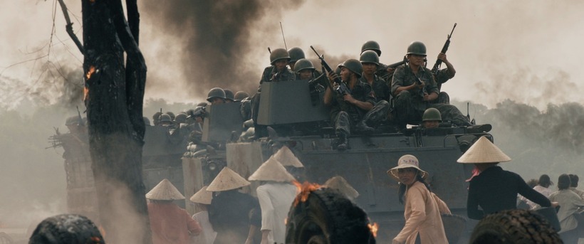 "Mưa đỏ" cán mốc 200 tỷ đồng sau chưa đầy 1 tuần công chiếu. Ảnh: Báo Tiền phong.