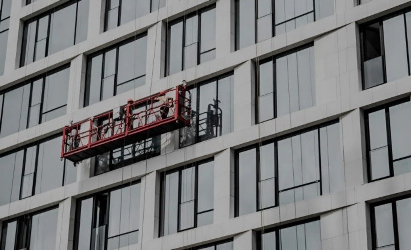 Một phụ nữ Trung Quốc bị suy sụp tinh thần và rơi vào lo âu sau khi vô tình bị hai nhân viên lau kính nhìn thấy lúc đang ngủ khỏa thân. Ảnh: Unsplash/ Ảnh minh họa.