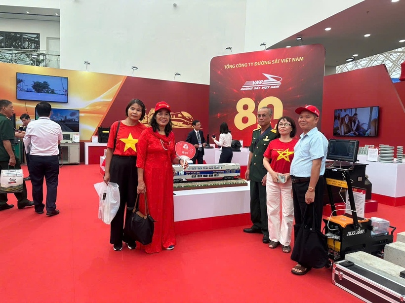 Ngành Đường sắt giới thiệu nhiều thành tựu trong hành trình 80 năm đổi mới - 3