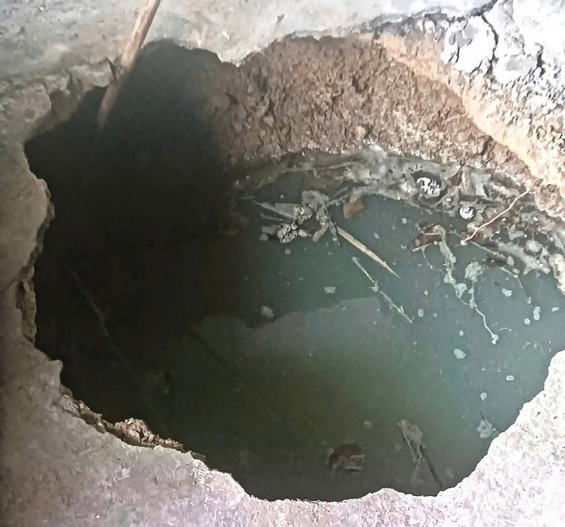 Hình ảnh "hố tử thần" xuất hiện tại nhà dân ở Lạng Sơn. Ảnh: VietNamNet