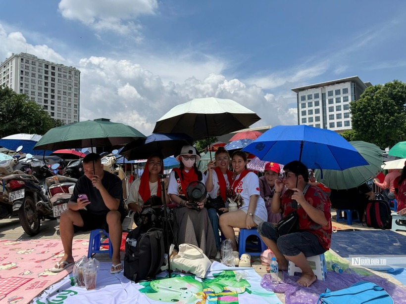 Háo hức chờ đợi.