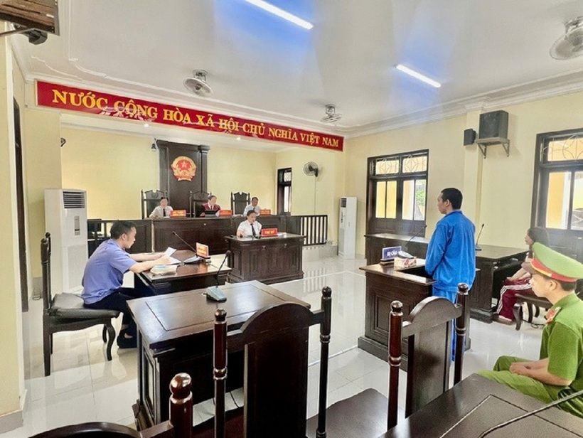 Huỳnh Tấn Vũ lĩnh 9 năm tù sau 2 lần mua ma túy từ người phụ nữ có lai lịch bí ẩn để sử dụng, bán kiếm lời. Ảnh: Người lao động