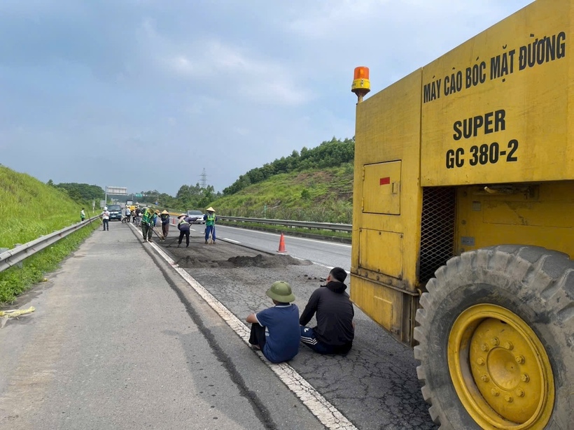 VEC cho rằng nguyên nhân là do ảnh hưởng trực tiếp của bão số 5 với lượng mưa lớn kéo dài, không phải do chất lượng các gói sửa chữa trước