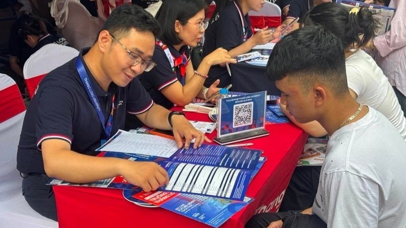 Những bất cập trong mùa tuyển sinh đại học 2025. Ảnh: Báo Nhân dân.