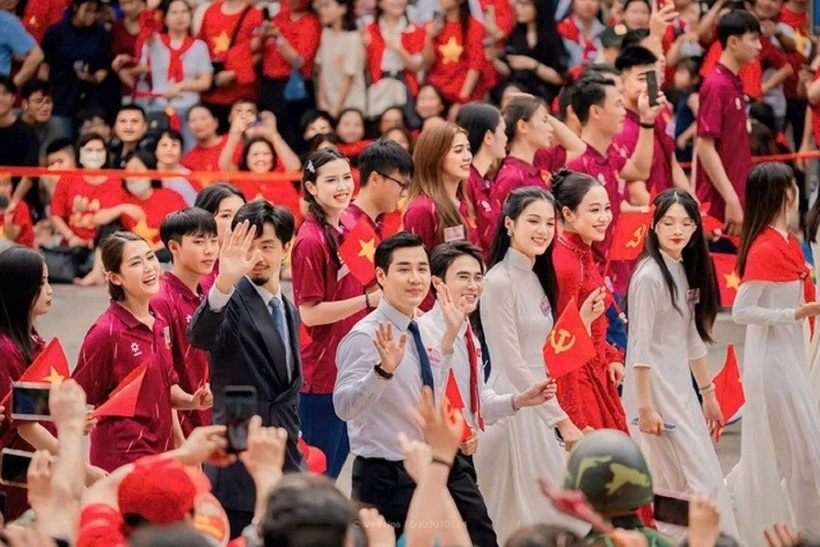 Khối Văn hóa - Thể thao với sự góp mặt của hàng trăm nghệ sĩ Việt (Ảnh: NVCC).