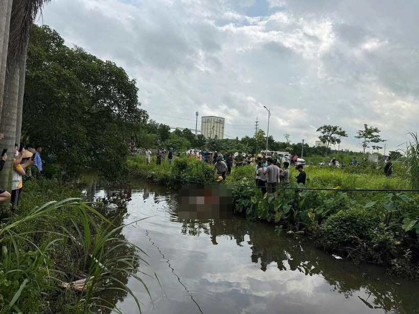 Nơi phát hiện thi thể cháu bé. Ảnh: Dân Việt