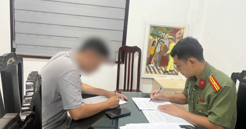 D.H.T. tại cơ quan công an. (Ảnh: Công an Hà Nội)