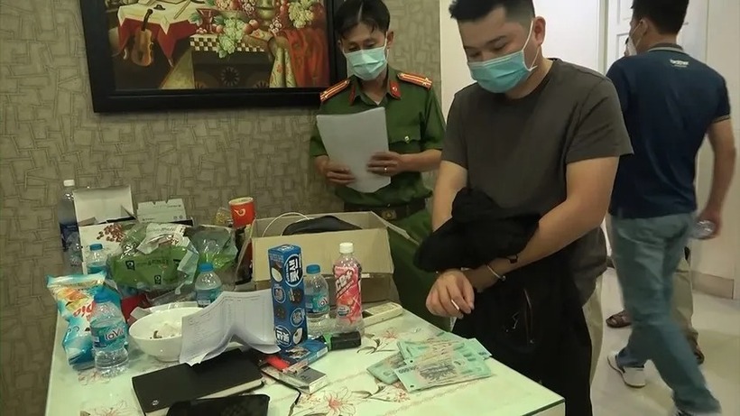 Đối tượng Huỳnh Long Bạch thời điểm bị bắt.  Ảnh: PLO.