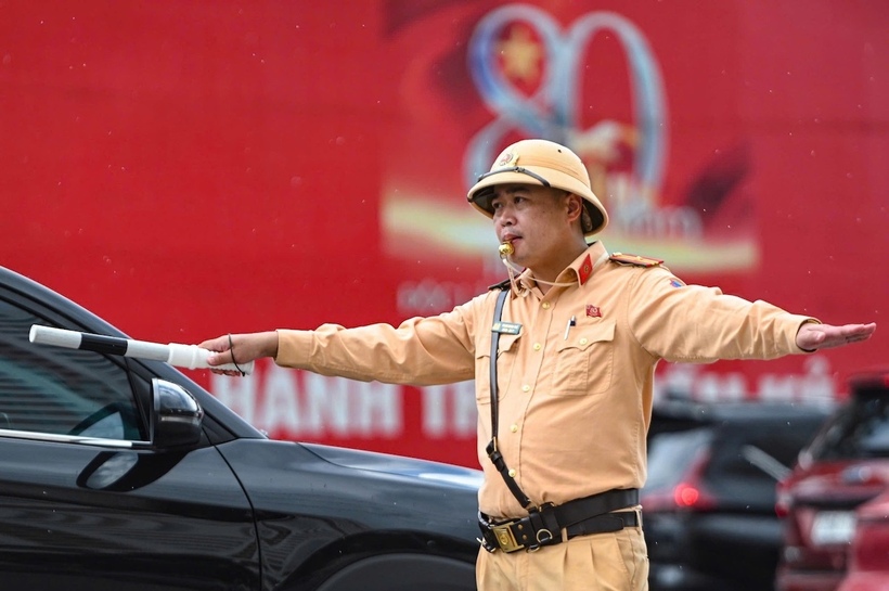 CSGT Hà Nội phân luồng, điều tiết giao thông khu vực Trung tâm Triển lãm Quốc gia