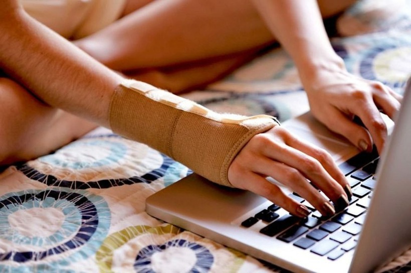 Thận bị suy giảm không thể loại bỏ lượng dịch dư thừa, dẫn đến phù nề.