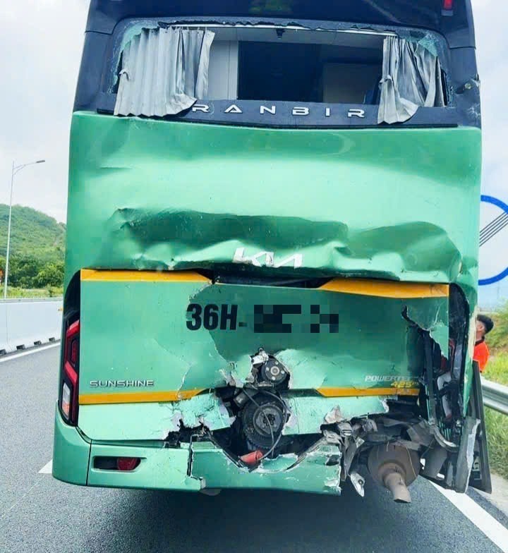 Hiện trường vụ tai nạn. Ảnh: Báo Tuổi trẻ.