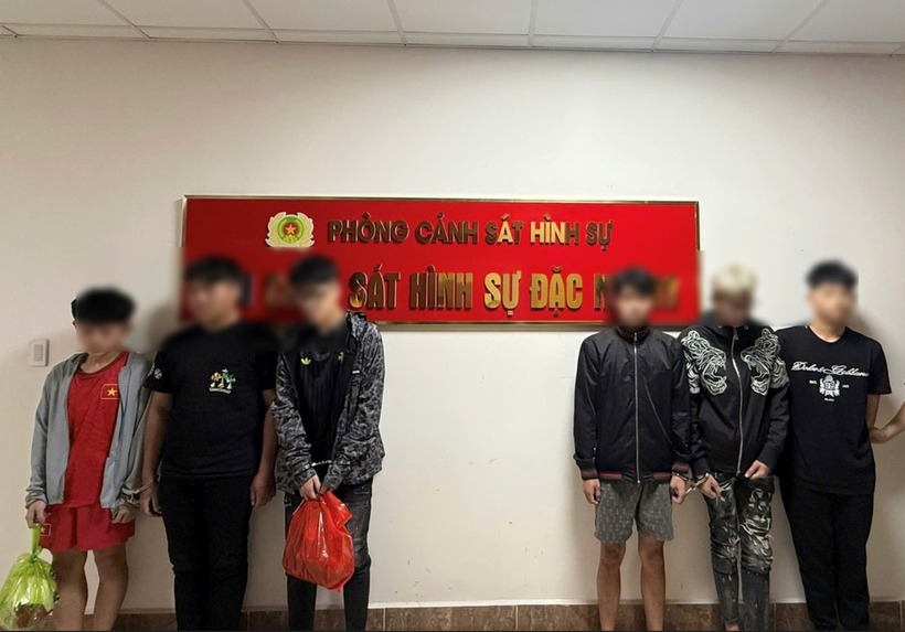 Các đối tượng gây rối trật tự công cộng tại phường Tân Hưng bị tạm giữ. (Ảnh: Công an TP.Hải Phòng)