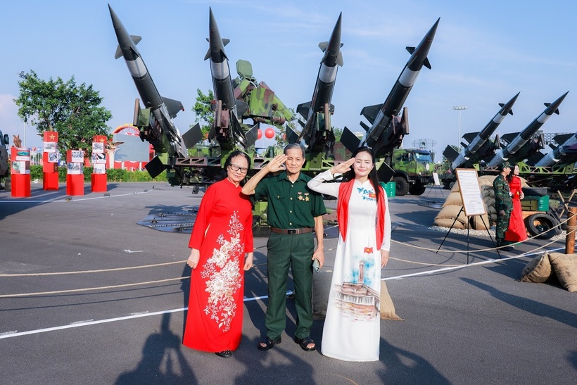 Đón gần 1,2 triệu lượt khách sau 3 ngày mở cửa: Trung tâm Triển lãm Việt Nam “gây sốt” với tiêu chuẩn vận hành chuyên nghiệp - 12