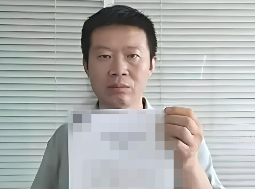 Ông Giang đã khởi kiện vợ cũ vì bị lừa dối suốt 20 năm. Ảnh: Weibo