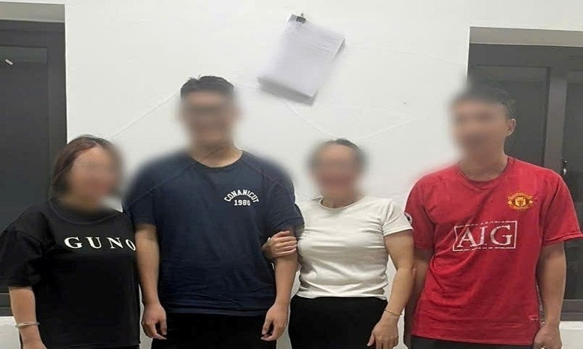 Cháu H.M.K trở về cùng gia đình. Ảnh: Công an TP Hải Phòng.