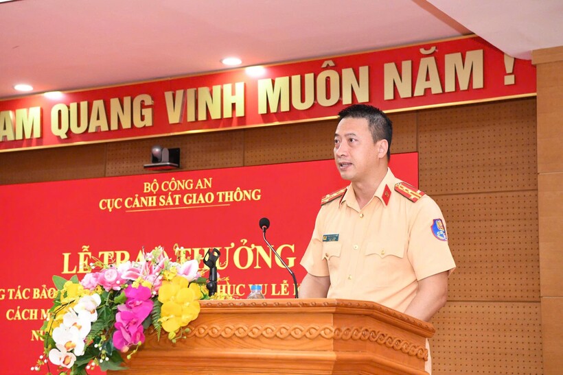 Đại tá Phạm Quang Huy, Phó Cục trưởng Cục CSGT - Bộ Công an phát biểu tại hội nghị.