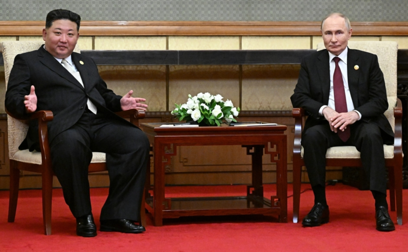 Tổng thống Nga Vladimir Putin (phải) gặp lãnh đạo Triều Tiên Kim Jong-un tại Bắc Kinh ngày 3/9. Ảnh: Reuters