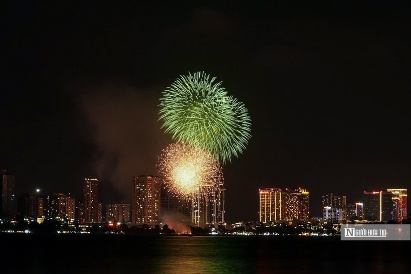 Mãn nhãn màn pháo hoa rực rỡ chào mừng 80 năm Quốc khánh - 1