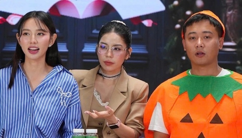 Hoa hậu Thùy Tiên, Hằng Du Mục, Quang Linh Vlogs (từ trái qua) trong một lần livestream bán kẹo Kera. Ảnh: VnExpress