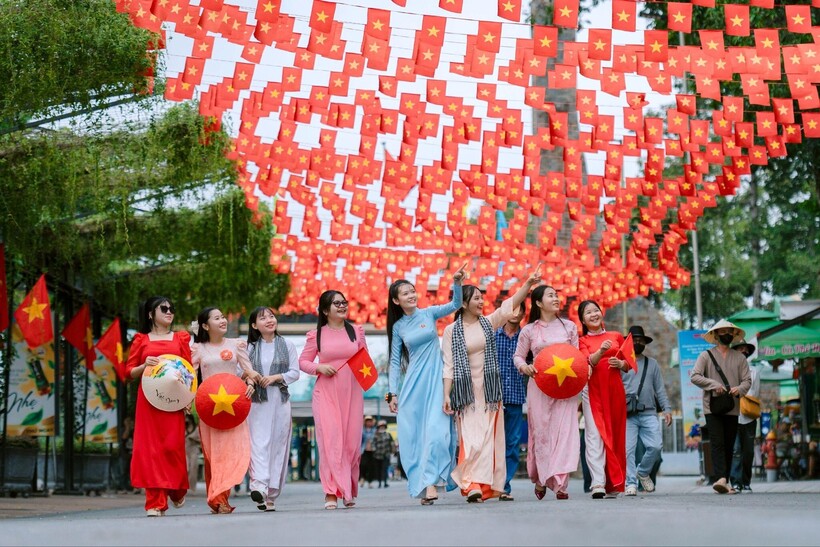 Du khách Việt và quốc tế vui Tết Độc lập 2/9 tại Sun Paradise Land ba miền - 7