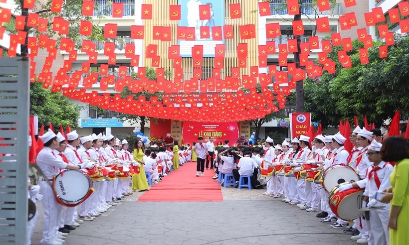 Không khí khai giảng năm học mới Trường THCS Khương Đình (TP Hà Nội).