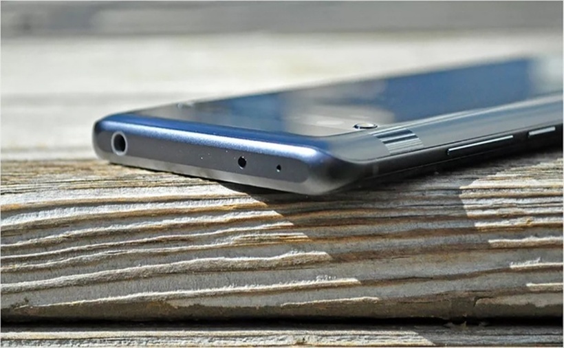 Việc kiểm tra điện thoại có hồng ngoại hay không là thao tác đơn giản và ai cũng có thể tự thực hiện mà không cần sự hỗ trợ từ kỹ thuật viên.