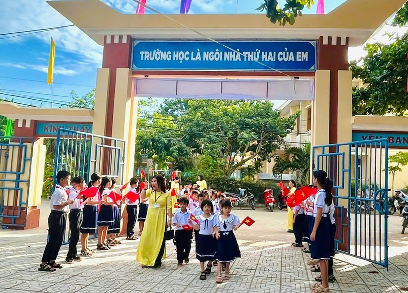 Trường Tiểu học An Hải, đặc khu Lý Sơn đón học sinh lớp 1 bước vào năm học mới. Ảnh: Dân trí