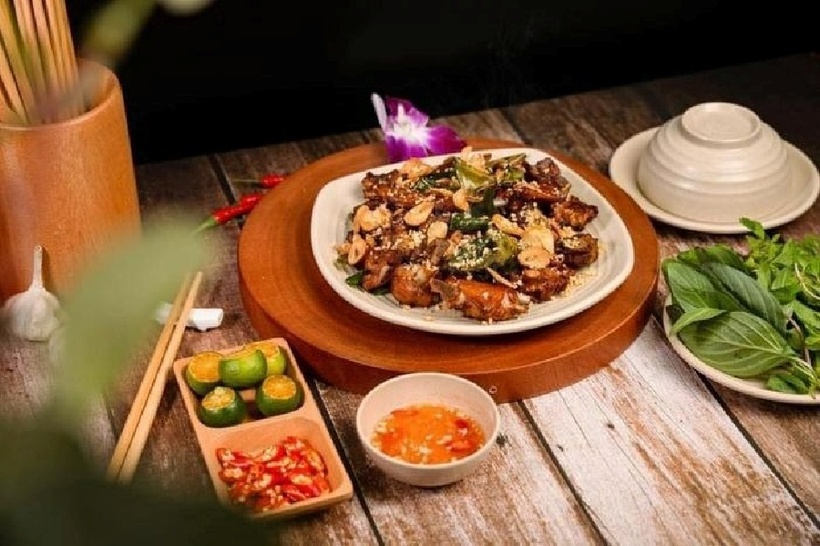 Thưởng thức hương vị độc đáo tại Ngan cháy tỏi Bà Phương - điểm đến lý tưởng cho những ai yêu thích ẩm thực đích thực.