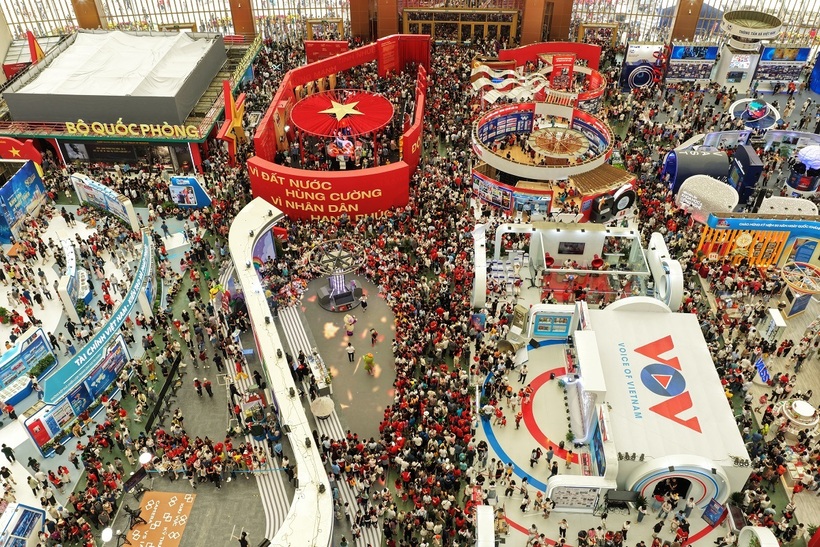 Sự kiện triển lãm đầu tiên tại VEC thu hút đến 4 triệu lượt khách chỉ sau 6 ngày mở cửa.