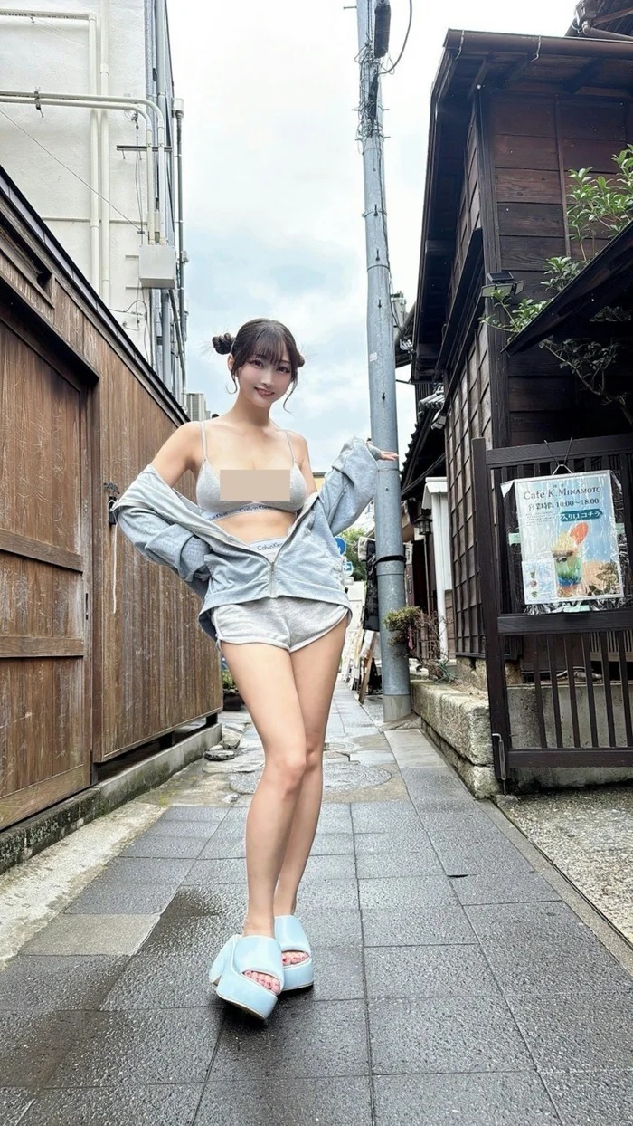 Benjamin Phakchi (Benjamin パクチー), nữ ca sĩ là thành viên nhóm nhạc thần tượng “Million! Million Heaven Tokyo”, đã đăng tải nhiều hình ảnh và video ghi lại chuyến tham quan của mình.