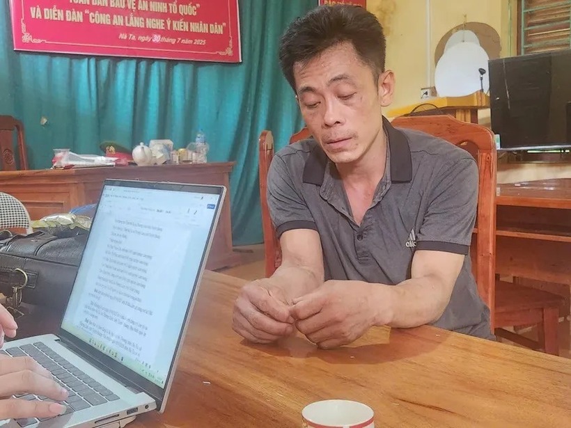 Nghi phạm chém người Triệu Văn Phúc tại cơ quan công an. Ảnh: PLO