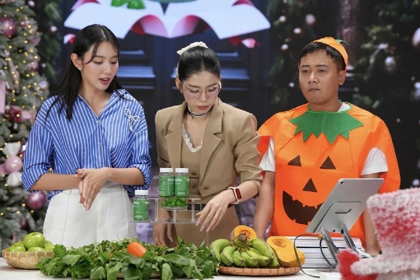 Một phiên live bán kẹo Kera có sự xuất hiện của hoa hậu Thùy Tiên. Ảnh: Dân Trí