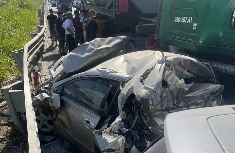 Hiện trường vụ tai nạn. Ảnh: Vietnamnet, VnExpress.