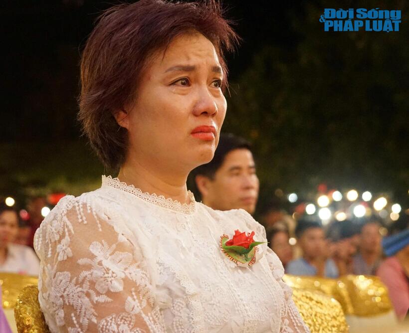 Mất đi 2 đấng sinh thành nhiều năm, chị Dung không khỏi xúc động trong những ngày lễ ý nghĩa này