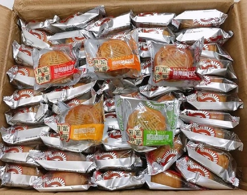 Bánh Trung thu không rõ nguồn gốc xuất xứ tràn lan trên thị trường. Ảnh minh họa
