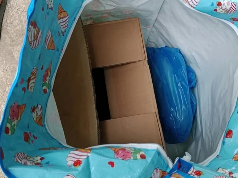 Khi gia đình đưa bé về nhà để chuẩn bị chôn cất, họ bất ngờ phát hiện em bé vẫn còn thở và lập tức đưa trở lại bệnh viện. Ảnh: Người đưa tin.